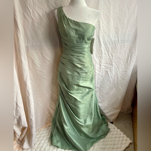 Bill Levkoff Dresses & Skirts - VINTAGE w/ TAGS (90s-00s) Bill Levkoff Formal Bridesmaid Sample Gown